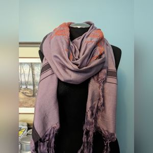 Leigh & Luca scarf/wrap, light purple with embroidered feather design